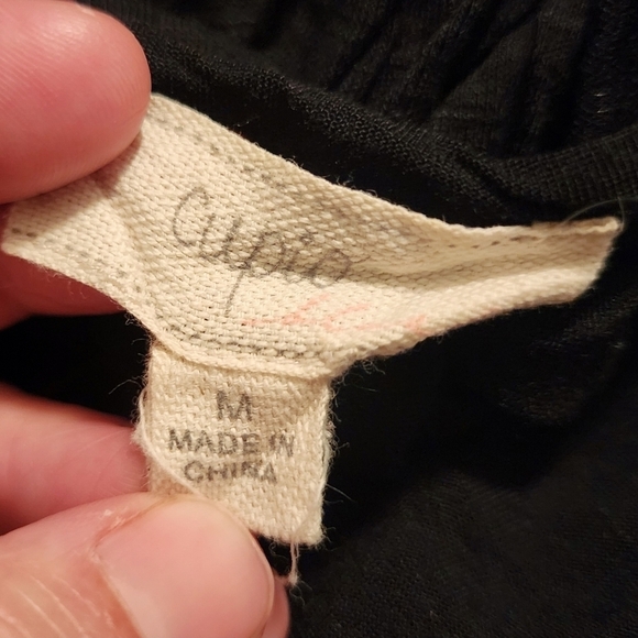 Cupio Black Floral Embroidered Top Rolltab Sleeves Women's Medium M Soft Comfort - Picture 5 of 7